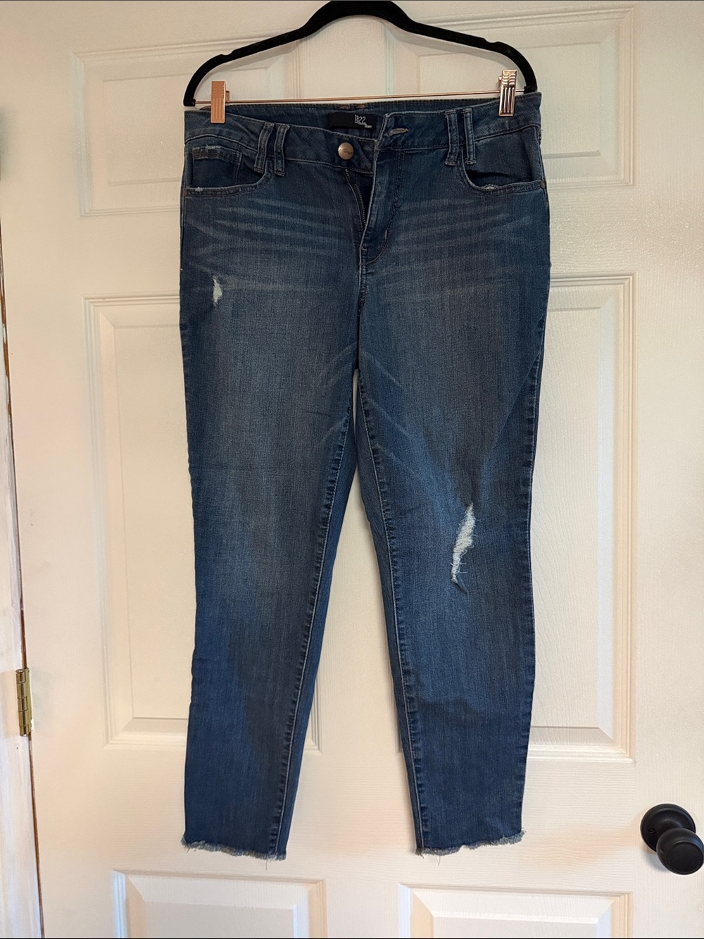 1822 Denim Dark Blue Ankle Crop Distressed Jeans